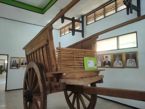 Kereta Kayu Kuno